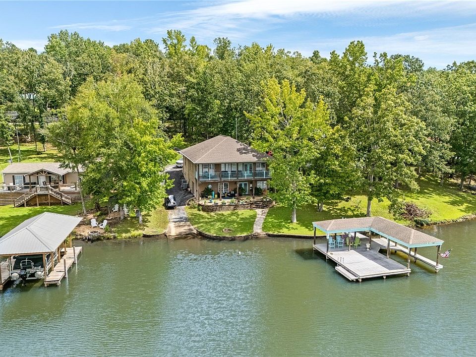 1st image of 303 Lakeview Dr