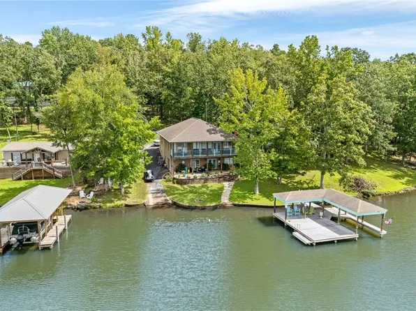 303 Lakeview Dr, Dadeville, AL 36853