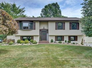 8 Somerset Dr, Washingtonville, NY 10992