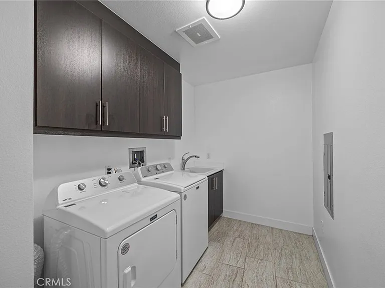 402 Rockefeller #305 — Photo 12