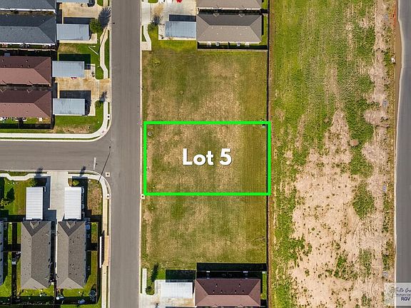 2nd image of 900 Sunset Ln #5