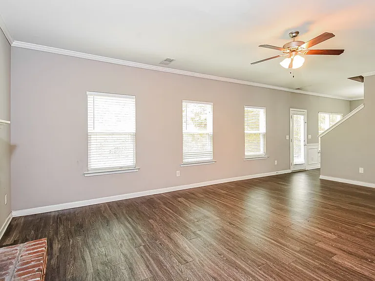 466 Fieldcrest Dr — Photo 6