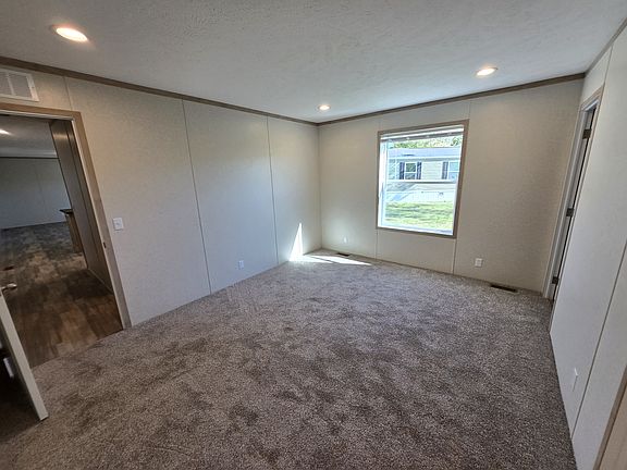 4th image of 28517 S Maple St #48