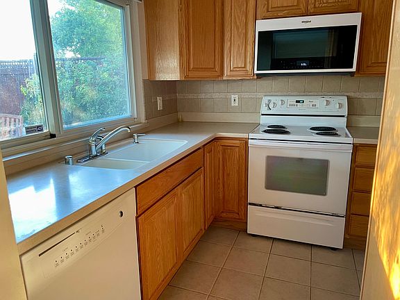 4th image of 4576 Lakeshore Dr
