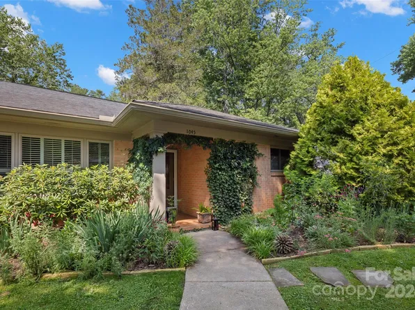 1045 Mountain View St, Hendersonville, NC 28739