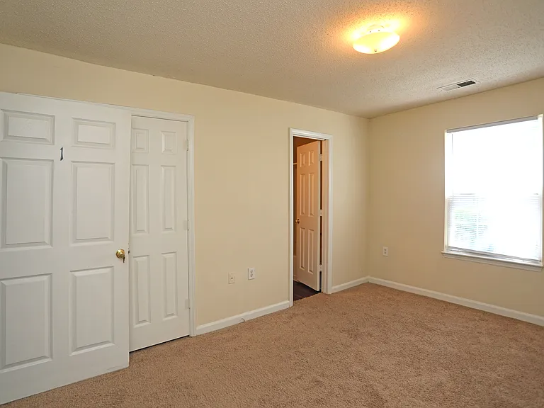 Reynolds Place Apartments — Photo 79
