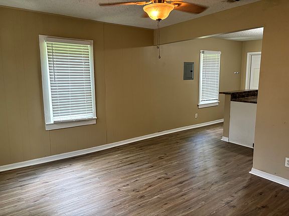 5th image of 3922 Wiggins Dr
