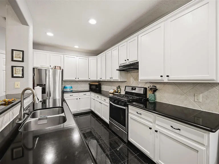 3711 Hill Family Ln — Photo 9