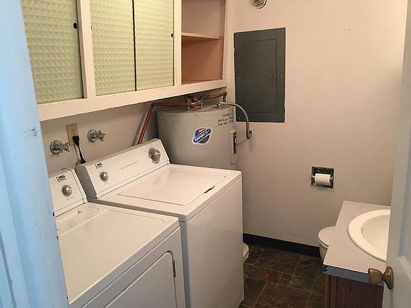 5th image of 320 SW Shirley St