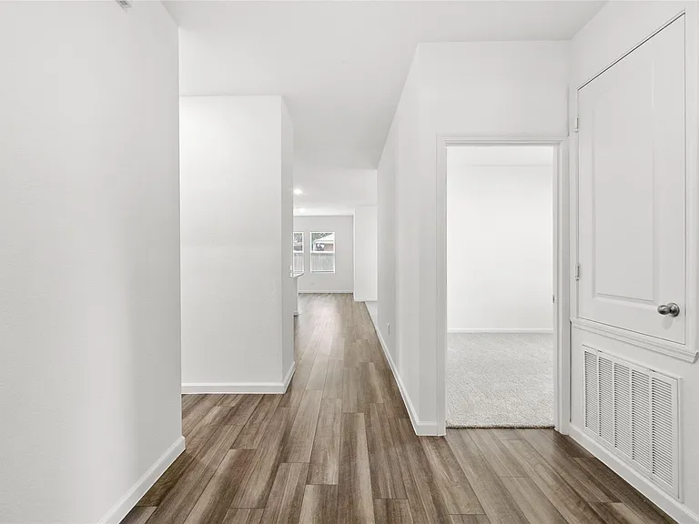 3602 Admiralty Dr — Photo 2