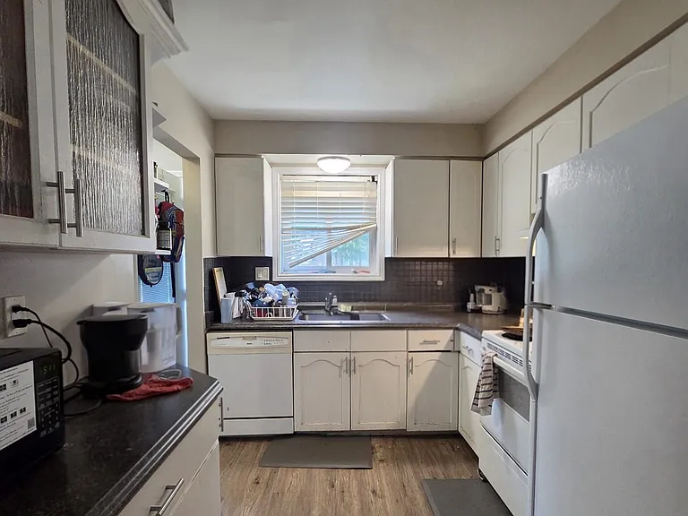 287 Portsmouth Cres E — Photo 10
