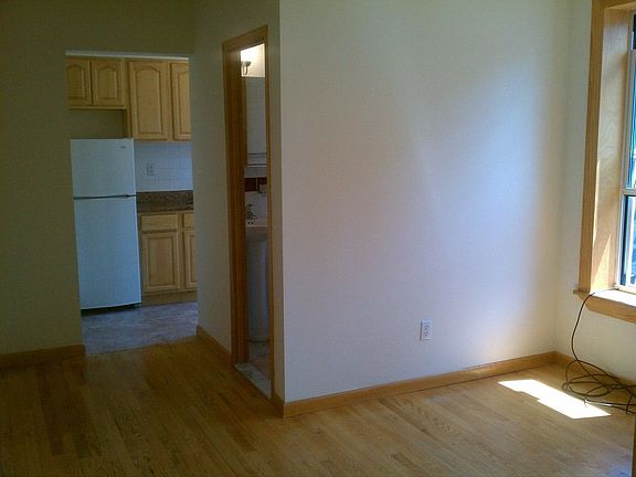 4th image of 78 Bayard St APT 21