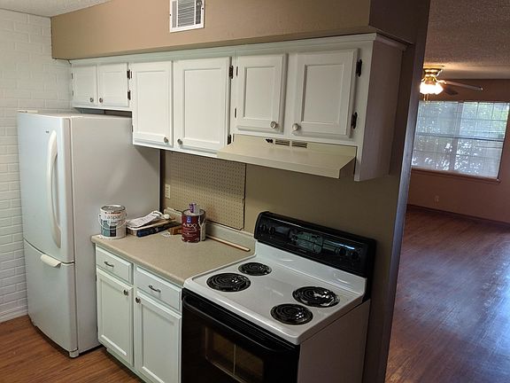2nd image of 1302 N Nashville Ave