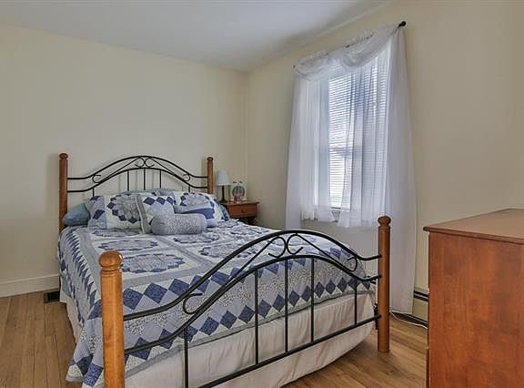 5th image of 52 Rockland Ave #52
