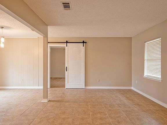 3rd image of 2424 Avenido Del Pinar St