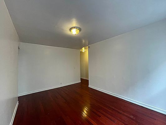 4th image of 712 W 171st St #39