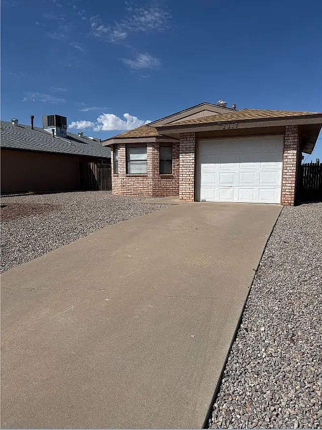 2 bed, 897 sqft, $1,350 — Photo 1