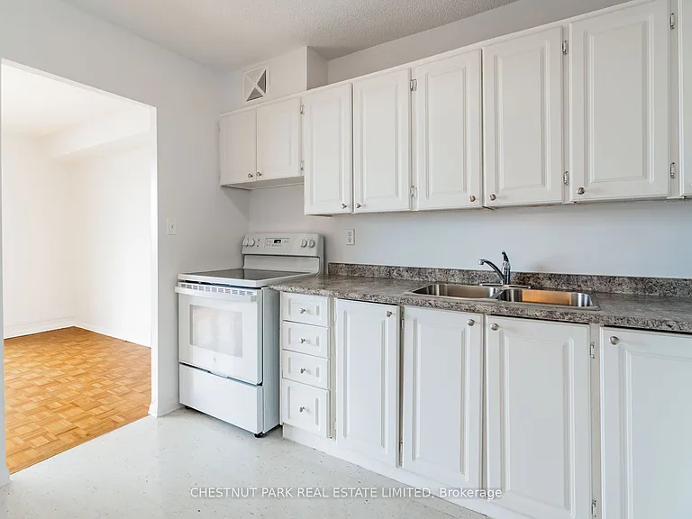 150 Lakeshore Rd W #1412 — Photo 12