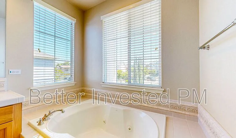 1221 Castellana Ln — Photo 8