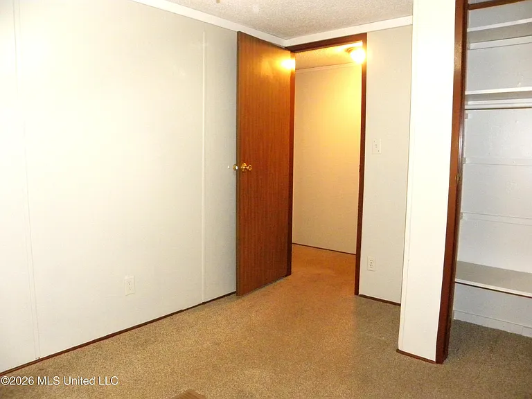 18265 Robin Oaks Dr — Photo 23