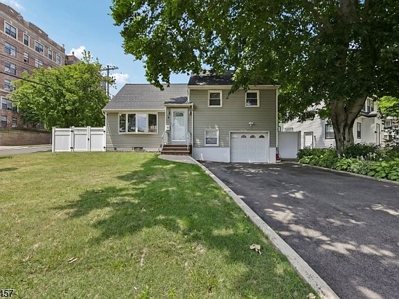2nd image of 1 Franklin Pl