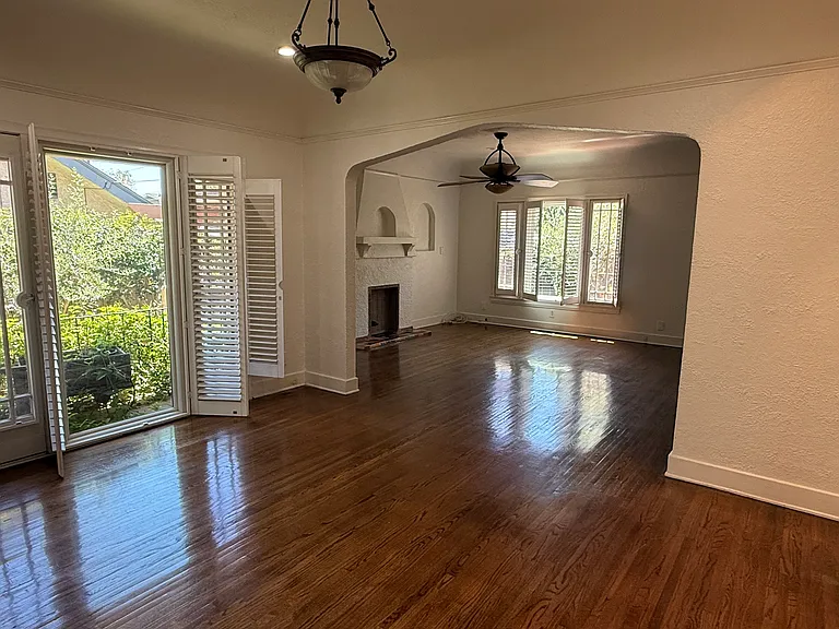 2034 N Commonwealth Ave — Photo 8