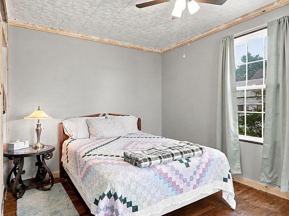 3rd image of 301 W Main St