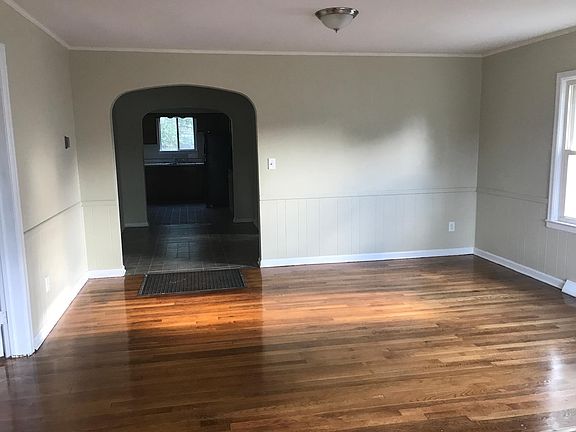 2nd image of 721 Queen Ave NW