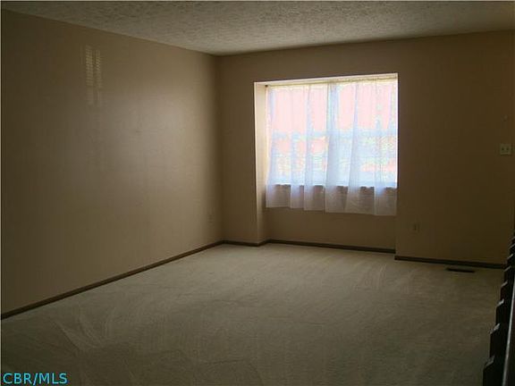 4th image of 870 Upholland Ln