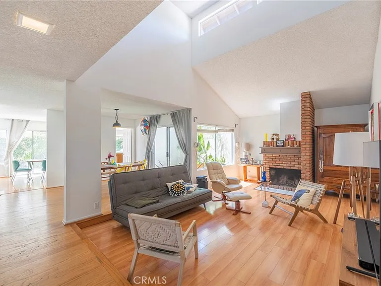 110 Firwood — Photo 2