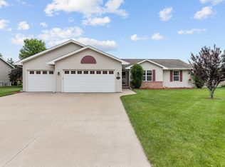2306 Olde Country Cir, Kaukauna, WI 54130