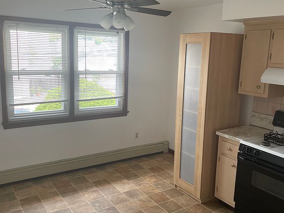Kitchen 2 of 2pic