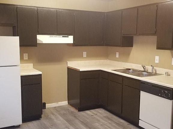 3rd image of 105 Deerfield Ct