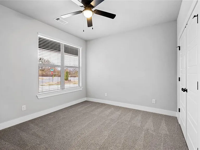 3306 Rosemont Ave — Photo 8