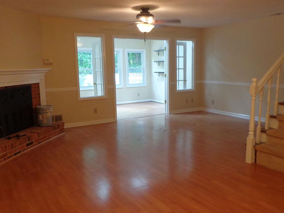 GR with firepalce + sunroom