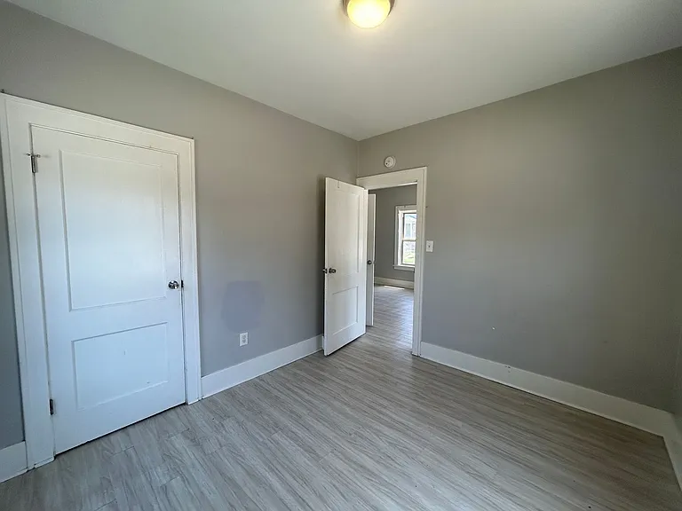 406 Oak St — Photo 11