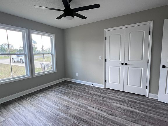 4th image of 556 Caleb Cir