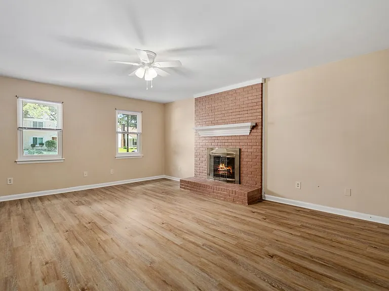 4117 Rainbow Dr — Photo 4