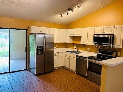 4th image of 917 Cass Ave
