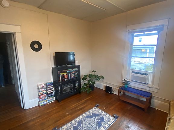 4th image of 145 Lorentz St #2