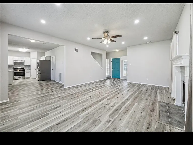 8030 Log Hollow Dr — Photo 3
