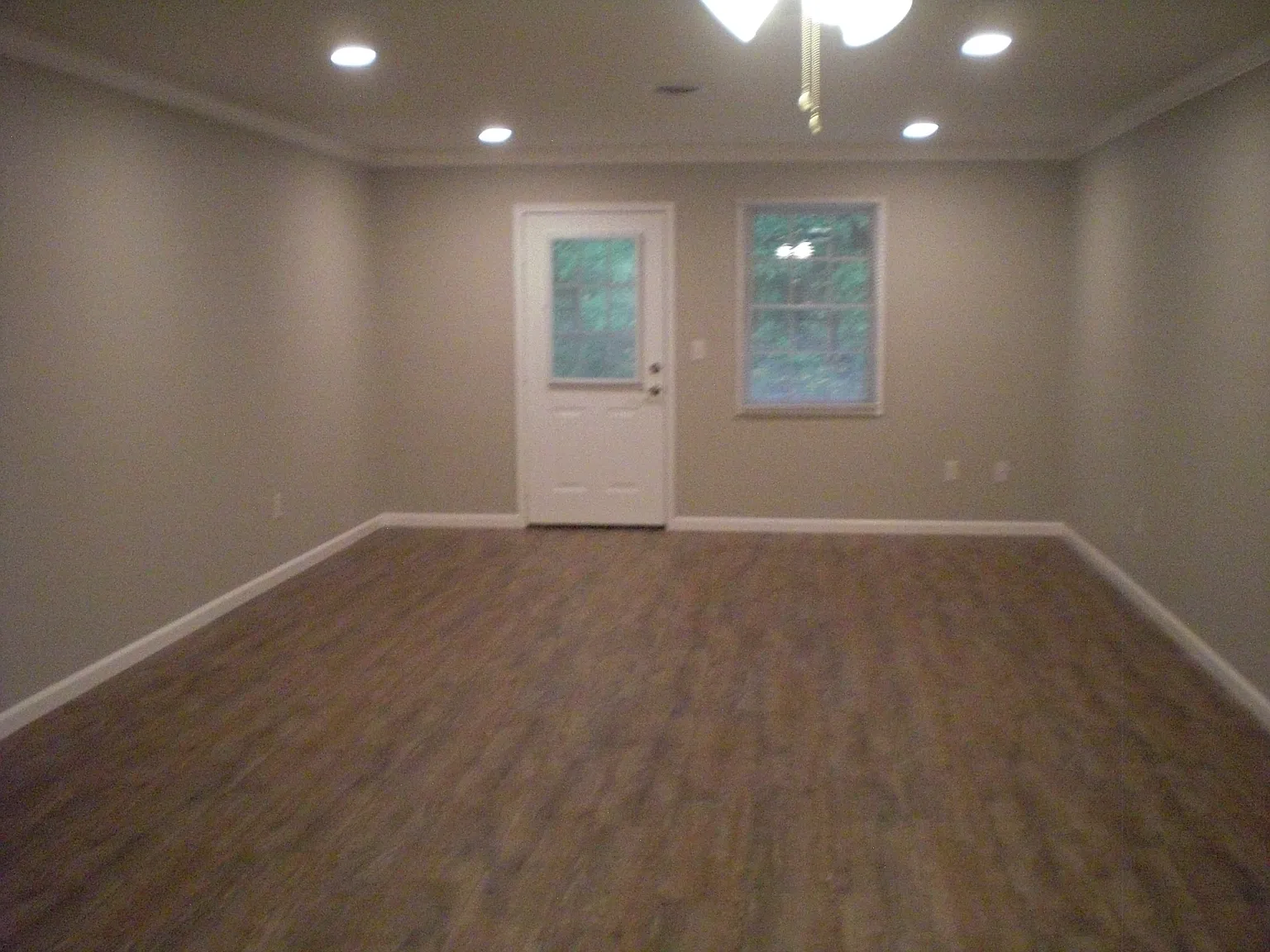2 bed, 1300 sqft, $1,300 — Photo 4