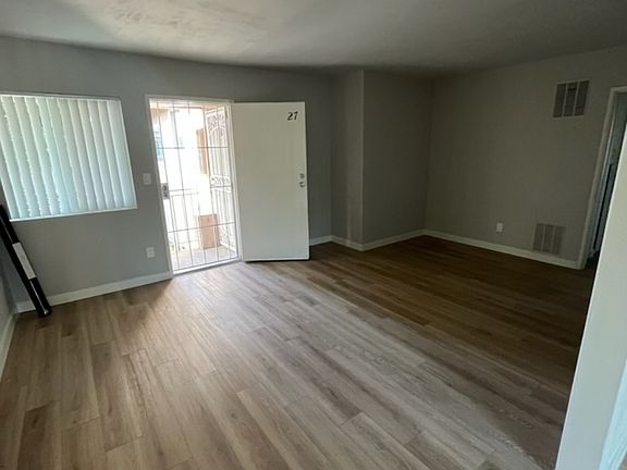 2nd image of 5150-1 Woodman Ave #5