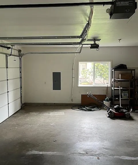 930 Robins Pl — Photo 21
