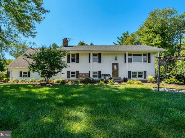 4570 Lawnvale Dr, Gainesville, VA 20155