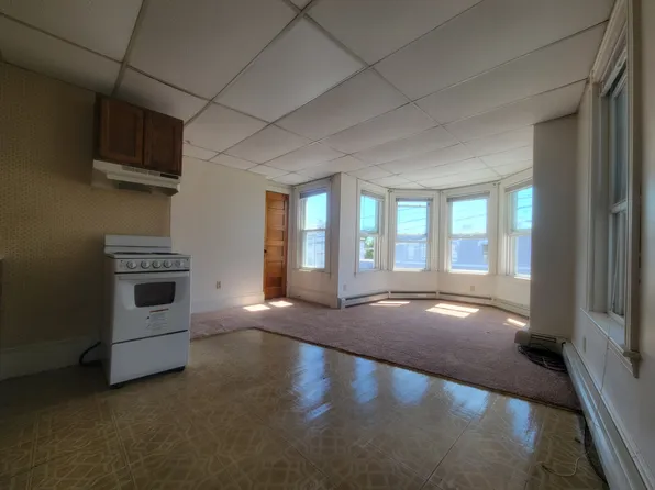303 Bay St APT 5, Taunton, MA 02780