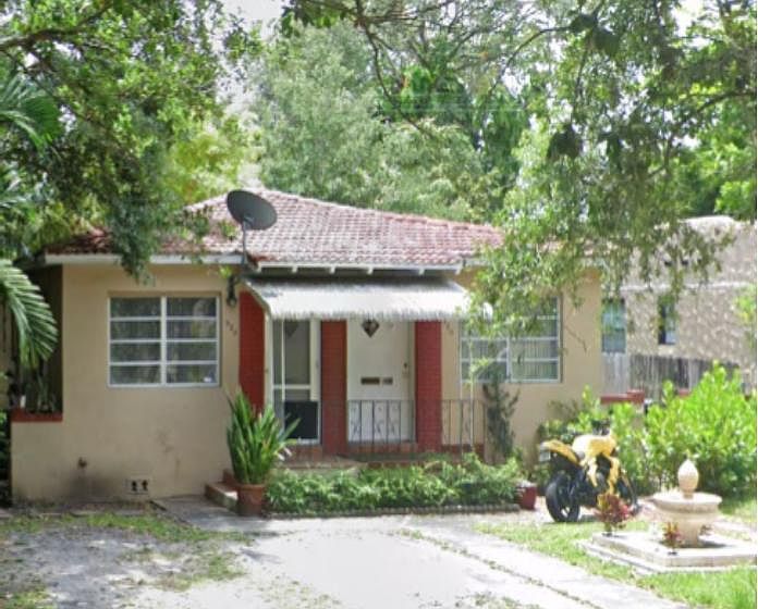 1st image of 220 Hibiscus Dr