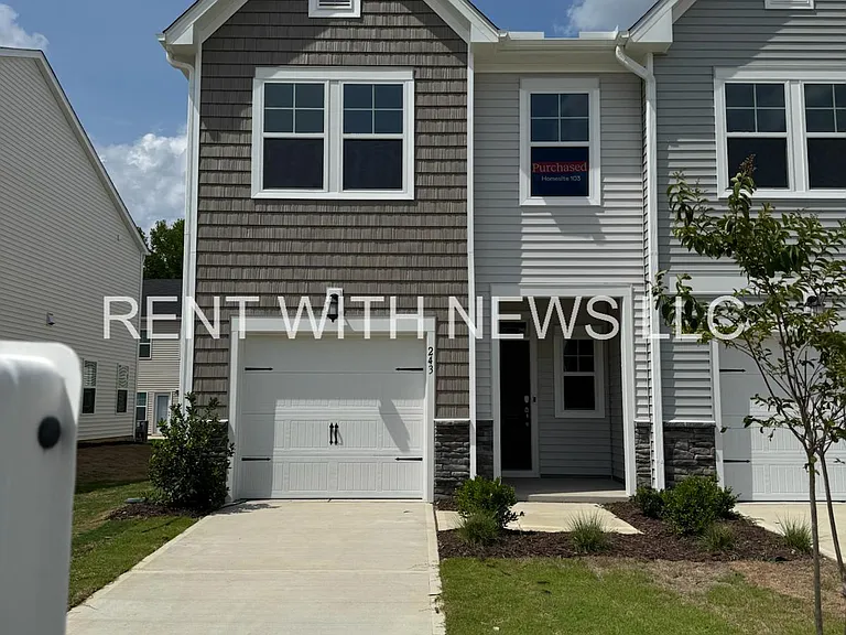 243 Paramount Dr — Photo 2