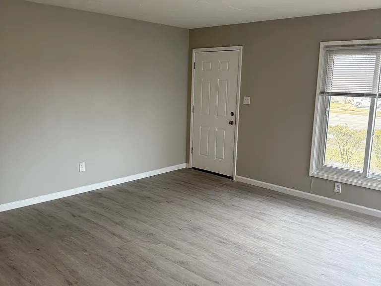 905 N University Blvd — Photo 11