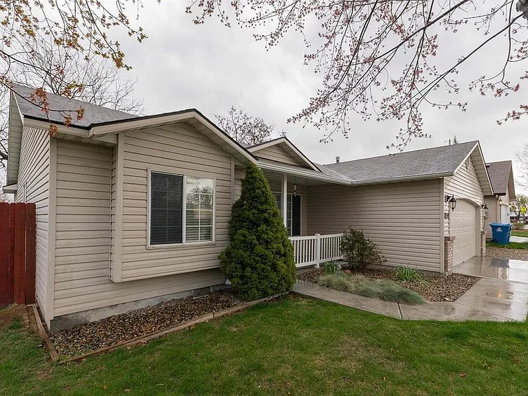 7034 E Canterbury Ln — Photo 3